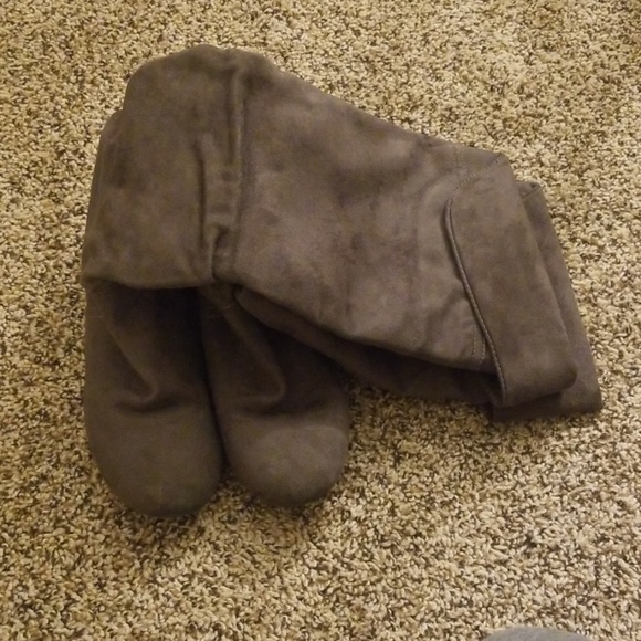 Gray boots - Picture 2 of 3